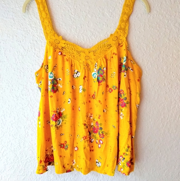 Eyeshadow Boho Floral Lace Tank - Picture 2 of 5